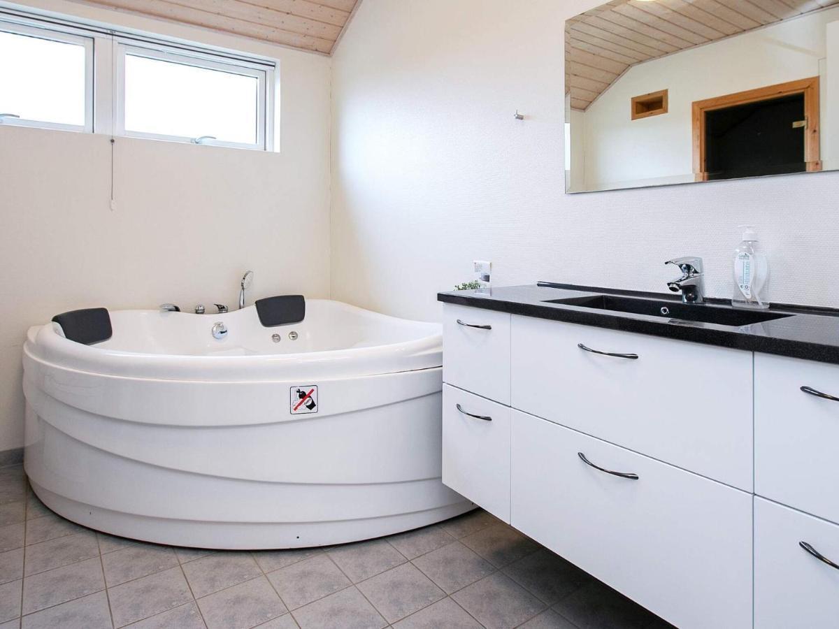 6 Person Holiday Home In V Ggerl Se Bøtø By Kültér fotó